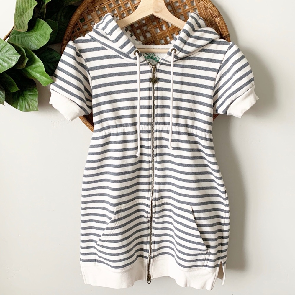 ( Free People ) Gray Cream Striped Short Hoodie